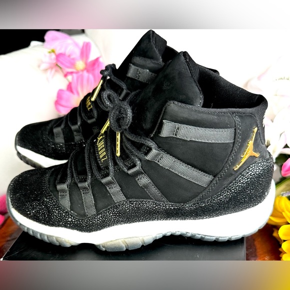 2017 Air Jordans Retro 11 Black Gold Metallic Jordans Womans Size 7 Big Kid 5.5 - Picture 7 of 11